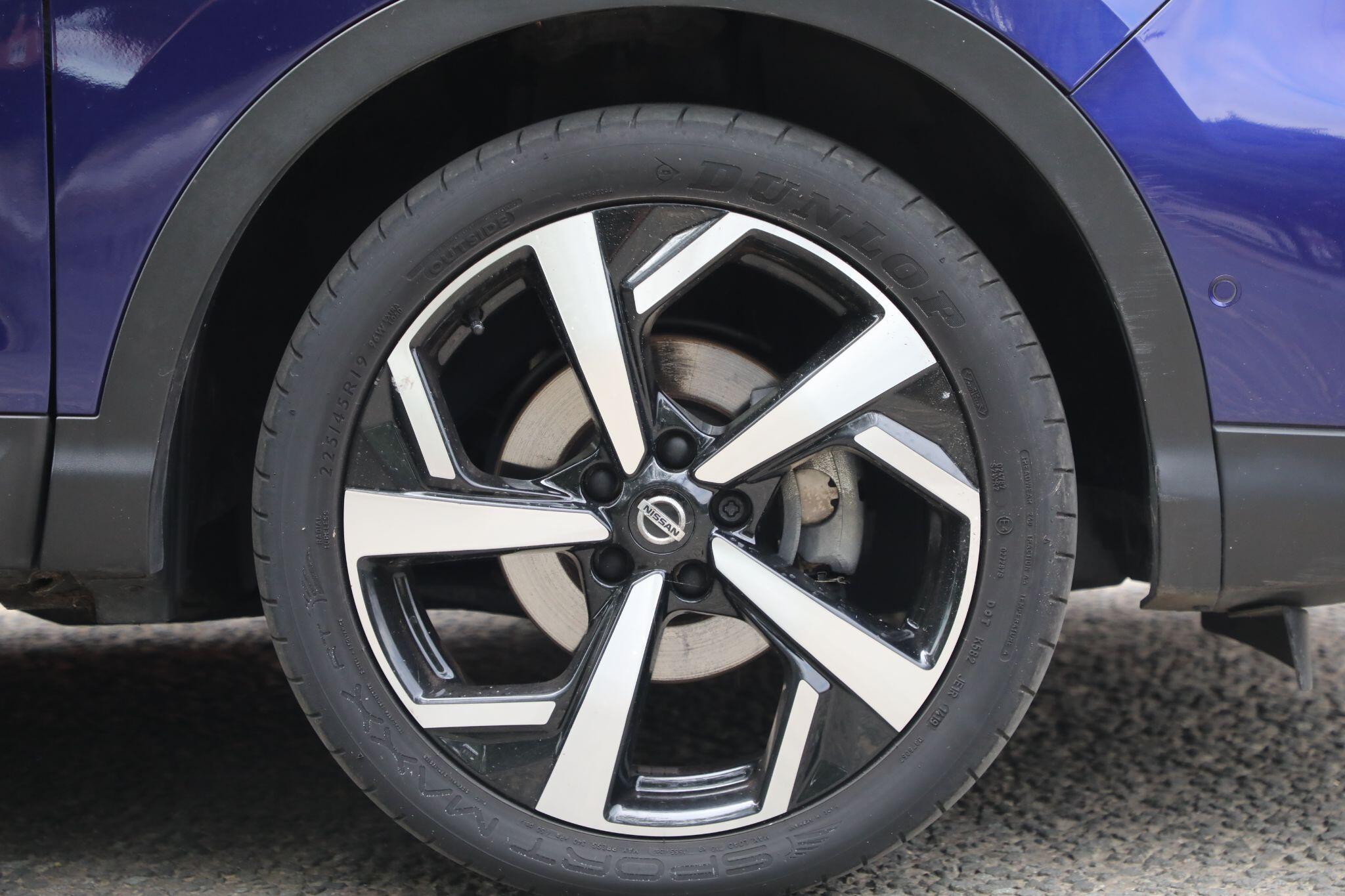 Large vehicle image